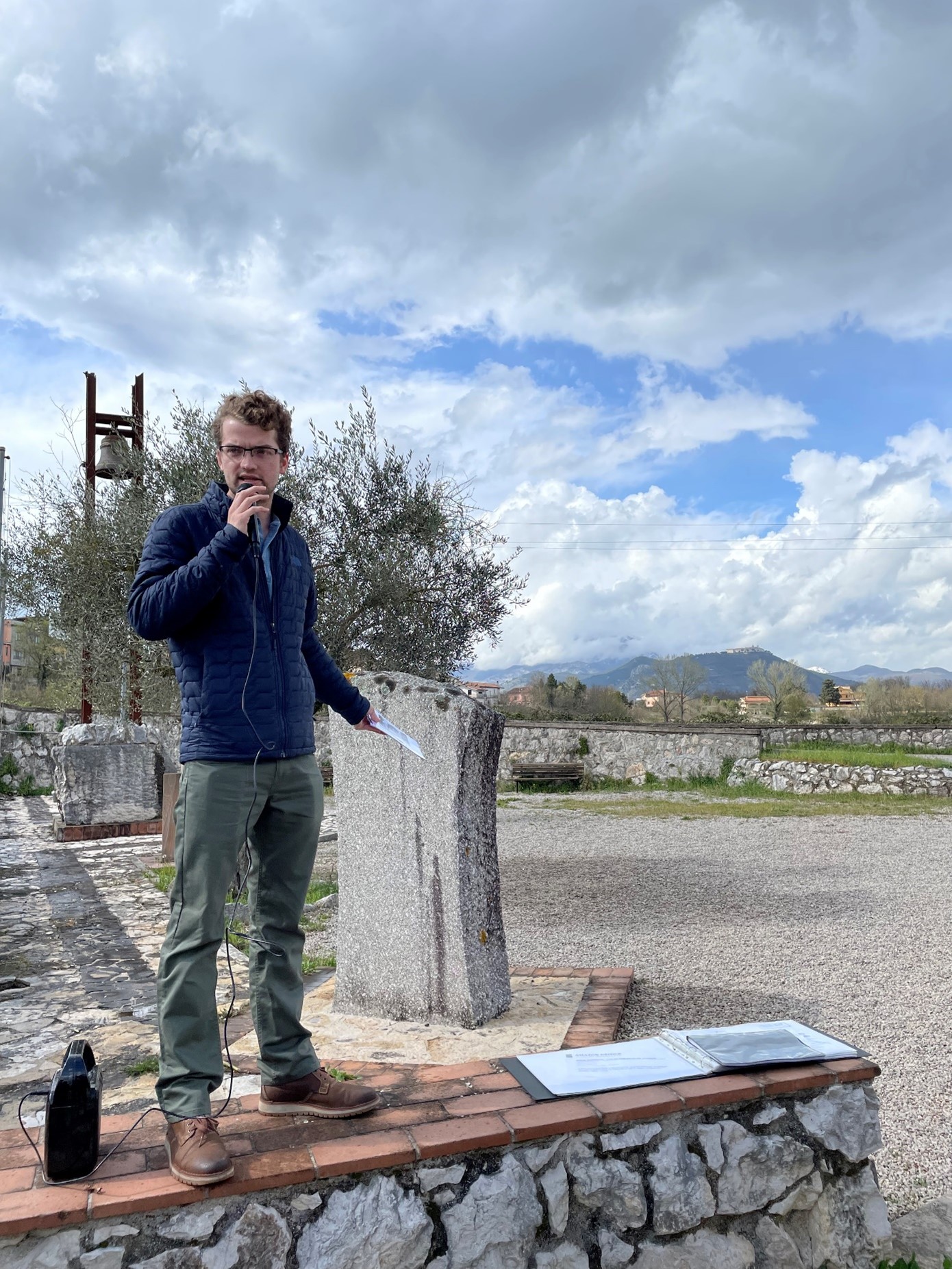 Will preparing the group with historical background and main themes at the Rapido River