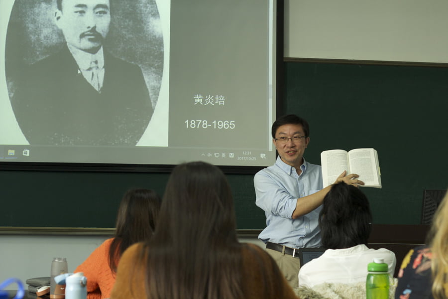 Hopkins-Nanjing Center professor teaching a class